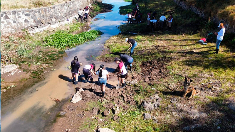Estudiantes del Cecytem contribuyen a la conservación del lago de Pátzcuaro