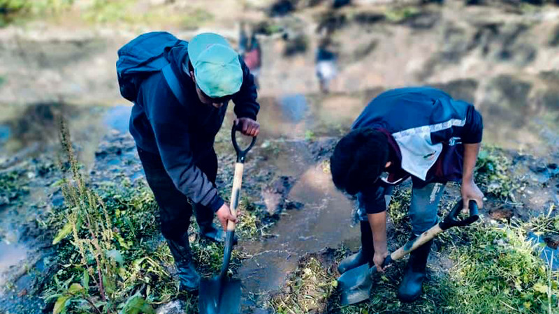Estudiantes del Cecytem contribuyen a la conservación del lago de Pátzcuaro