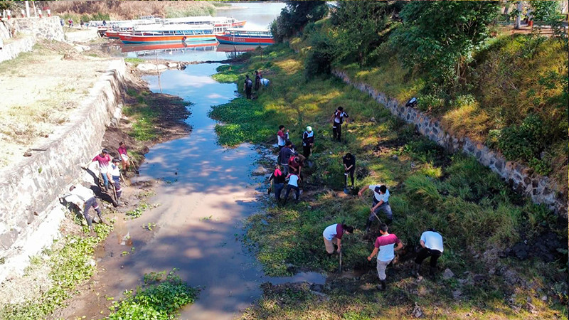 Estudiantes del Cecytem contribuyen a la conservación del lago de Pátzcuaro
