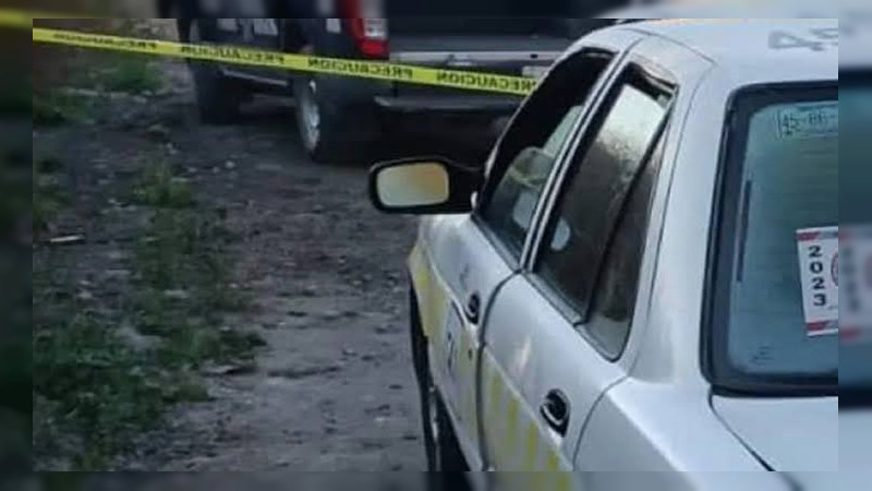 Hallan tres cadáveres dentro de un taxi en Múgica, Michoacán  