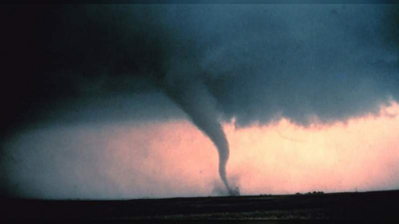 Alertan a municipios de Coahuila y Nuevo León ante posibilidad de tornado