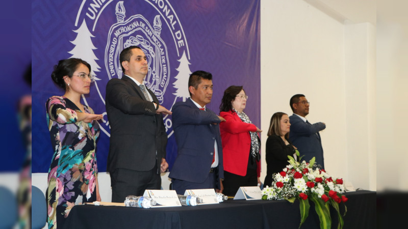 Ayuntamiento de Hidalgo acompaña a graduados  de la facultad de Contabilidad  de la Universidad Michoacana 
