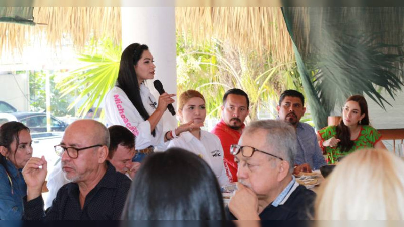 Araceli Saucedo consigue apoyo de la clase empresarial de Lázaro Cárdenas 