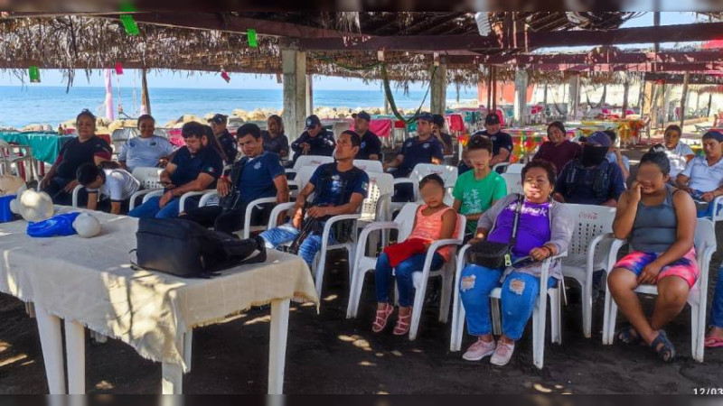 Sector salud prepara a pobladores de la Costa Michoacana en primeros auxilios 