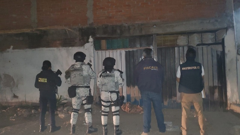 Detienen a dos personas en cateo a domicilio en Morelia, Michoacán 