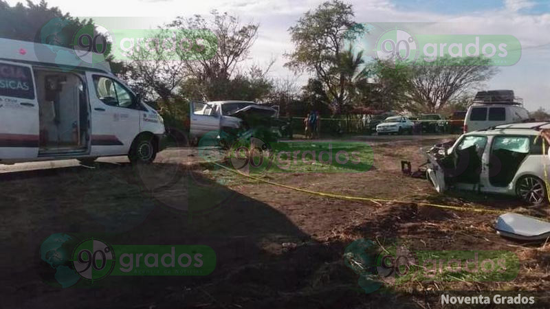 Choque entre camionetas deja 2 muertos y 9 heridos en Tacámbaro, Michoacán 