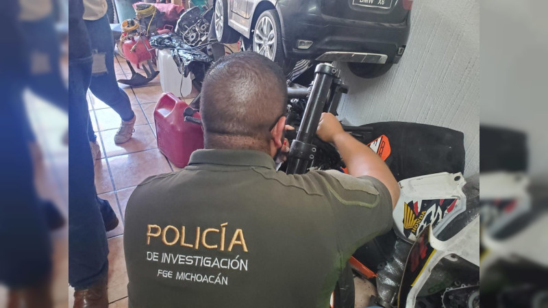 En Morelia, Michoacán, FGE asegura taller de motos en donde había piezas remarcadas 