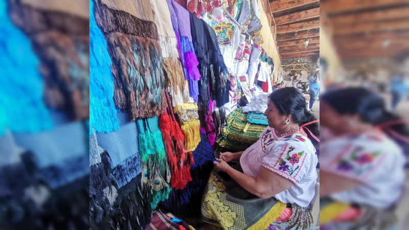 Adquiere los mejores rebozos michoacanos en el Tianguis Artesanal de Uruapan