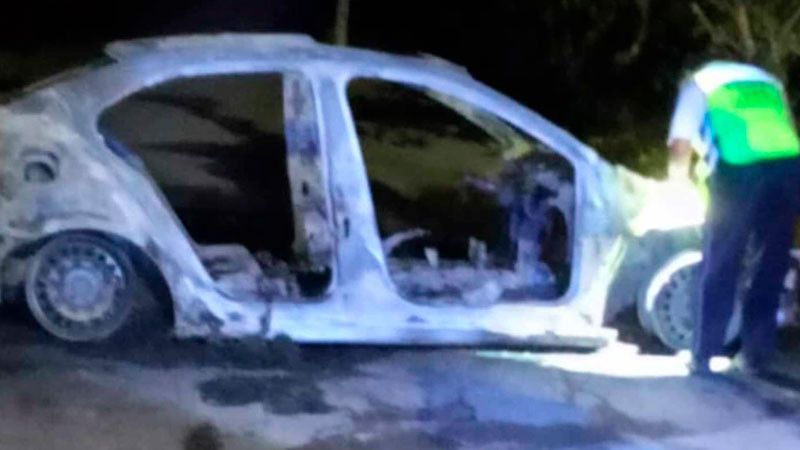 Incendian vehículo robado en Álvaro Obregón, Michoacán  