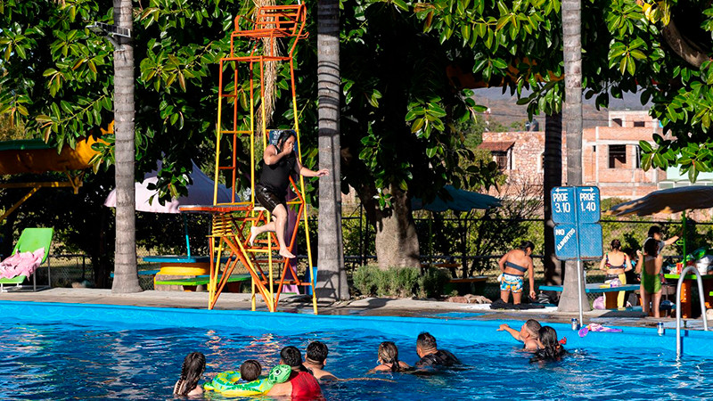 Michoacán tiene playas y albercas limpias para recibir al turista: SSM