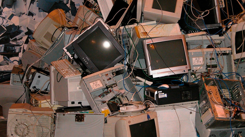 Hay 5 veces más basura electrónica que reciclaje, advierte ONU 