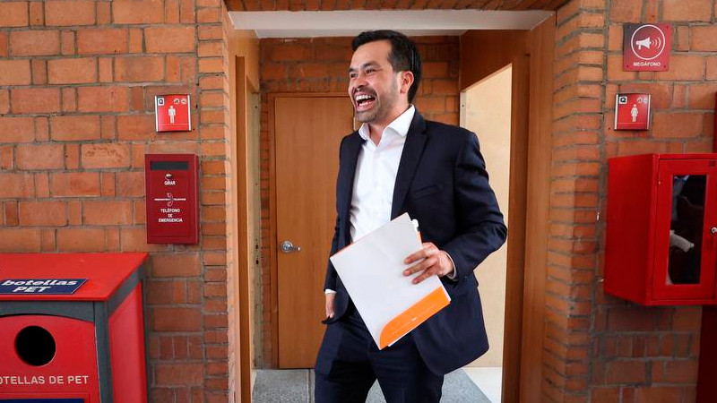 Entre cuestionamientos a MC y un auditorio medio vacío, Máynez visita la Universidad Iberoamericana 