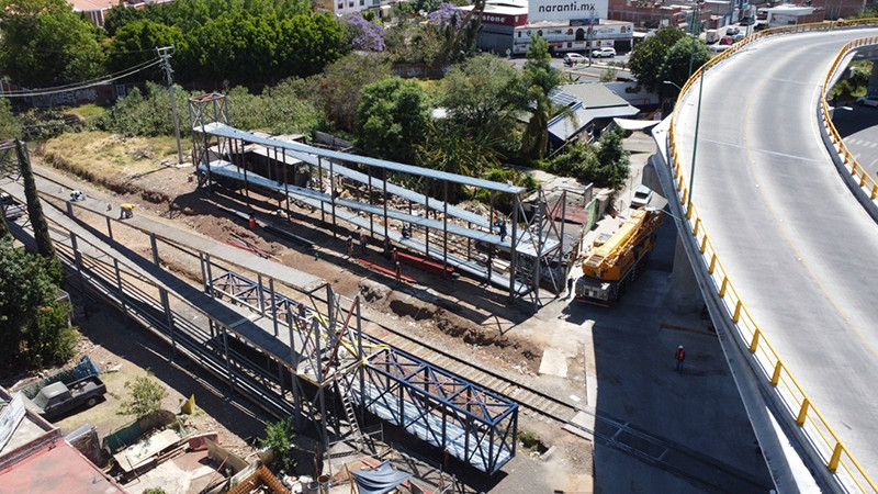 Emite Alfonso Martínez alerta vial por colocación de puente peatonal en Av. Siervo de la Nación