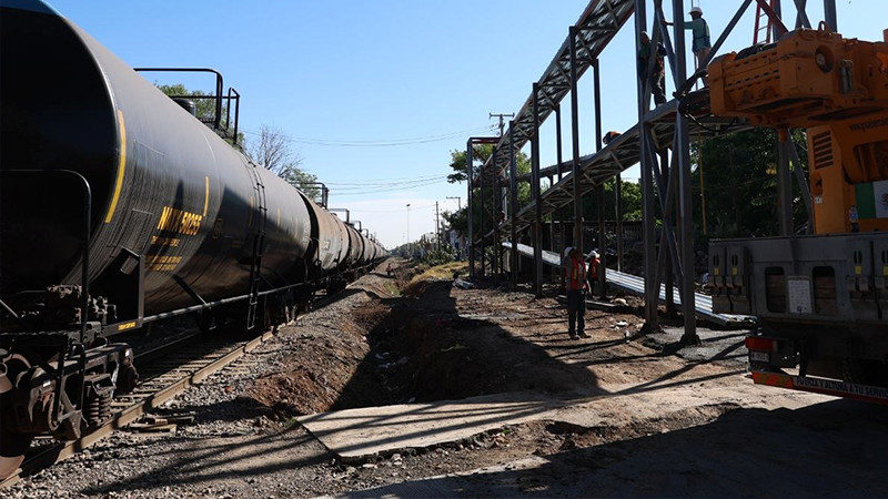 Emite Alfonso Martínez alerta vial por colocación de puente peatonal en Av. Siervo de la Nación