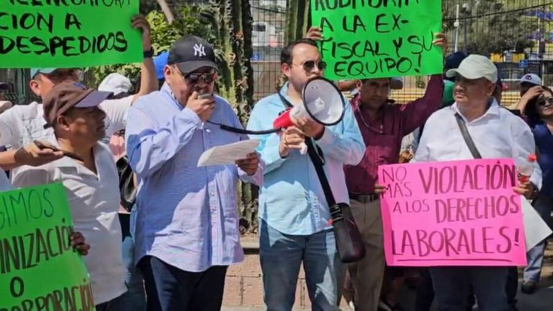 Empleados de la Fiscalía Guerrero marchan con exigencia de mandos civiles y no militares 