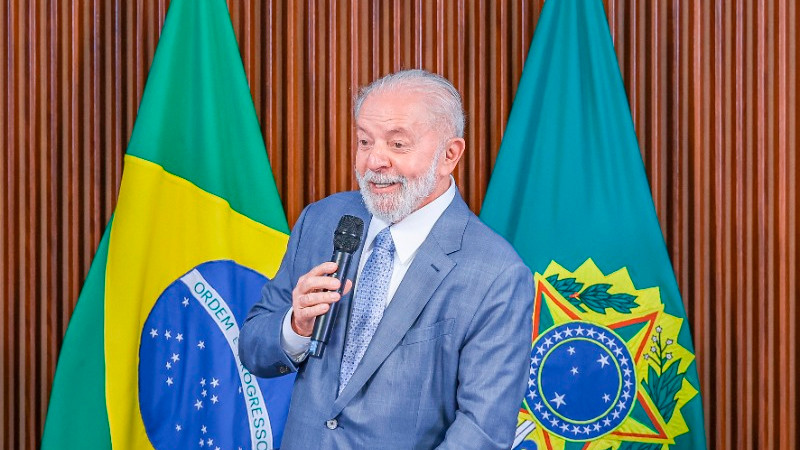 Presidente de Brasil critica libertad provisional a Dani Alves: "el dinero no limpia la ofensa", dice 