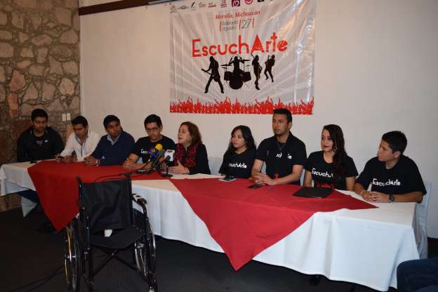 Donan ocho sillas de ruedas a personas con discapacidad 