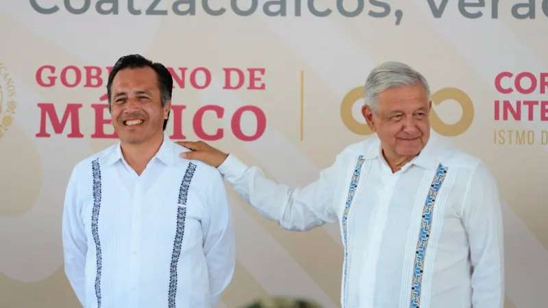 Cuitláhuac García no es corrupto, es un gran gobernador, dice AMLO desde Veracruz 