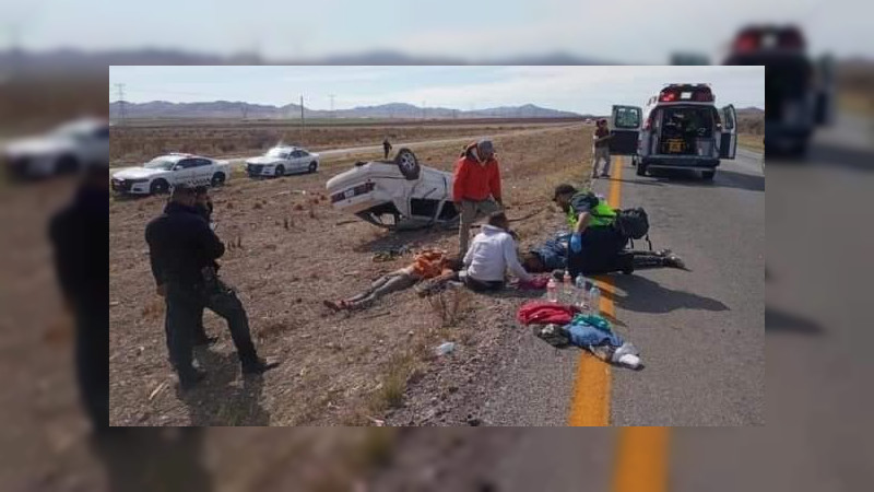 Se registra volcadura en carretera de Ciudad Juárez; hay cinco migrantes lesionados