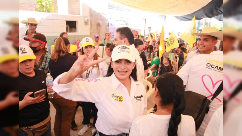 Con gran entusiasmo y festejo Tuzantla refrenda su apoyo a Araceli Saucedo