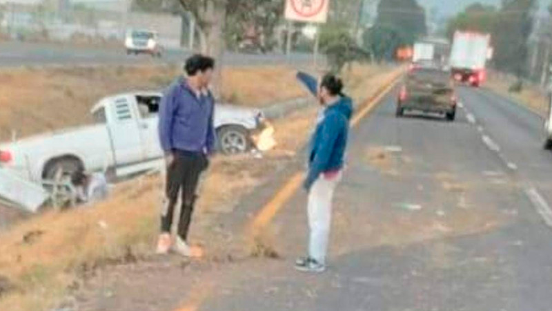 Choque en la Morelia-Pátzcuaro deja daños materiales 
