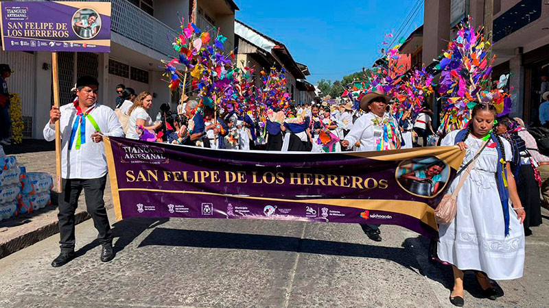 Inicia Tianguis Artesanal de Domingo de Ramos en Uruapan