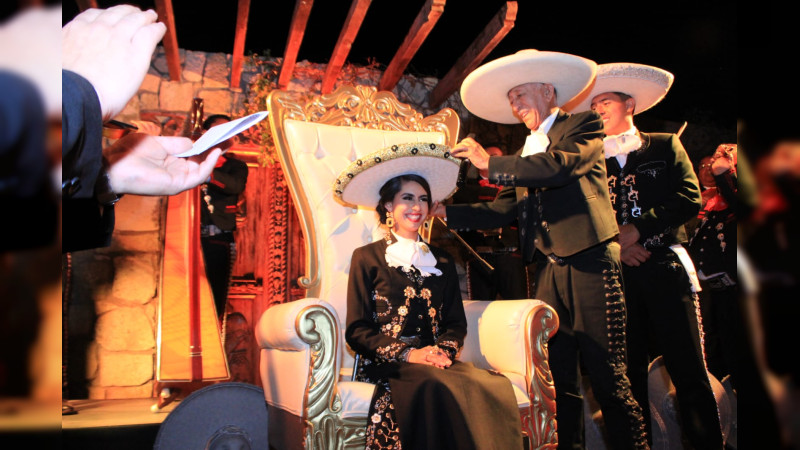 Coronan a Reina de la Asociación de Charros de Tarímbaro, Michoacán