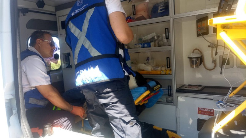Traslada CRUM 15 lesionados por choque de autobús 