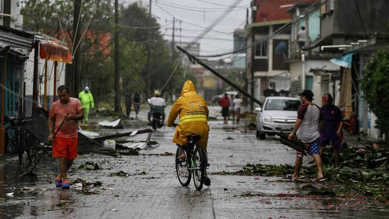Morena aprueba reforma para que estados y municipios paguen costos por desastres naturales 
