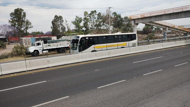 Abandonan restos de una persona bajo un puente peatonal en Villagrán, Guanajuato