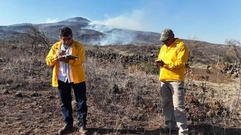 Continúan los trabajos para apagar incendio en el cerro del Quinceo 