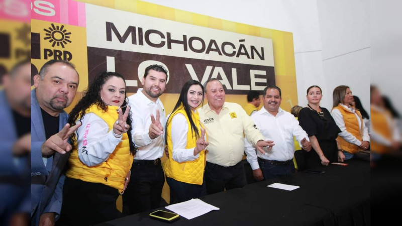 Las y los candidatos del PRD tenemos claro que la defensa de México es nuestro motor: Araceli Saucedo