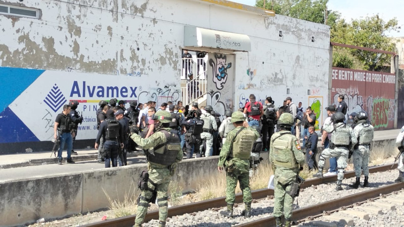 Suman dos presuntos secuestradores muertos por balacera contra ministeriales y militares en Morelia 