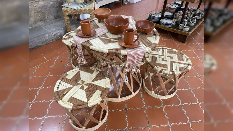 Vamos a Maruata al Concurso Regional de Artesanías de la Cultura Náhuatl