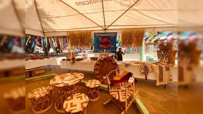 Vamos a Maruata al Concurso Regional de Artesanías de la Cultura Náhuatl