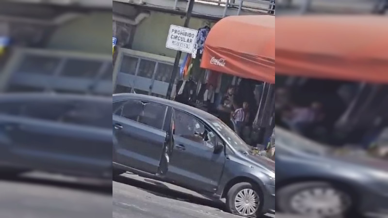Persiguen y balean a dos hombres en mercado en pleno centro de Colima 