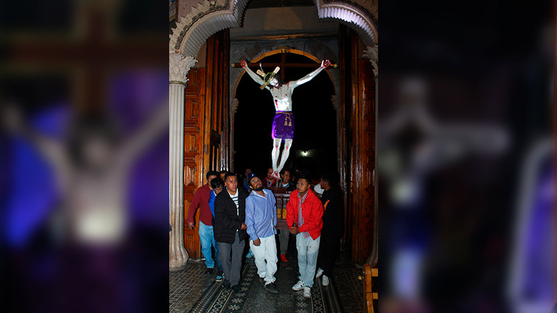 Procesión de los Cristos recorrió el Pueblo Mágico de Tlalpujahua