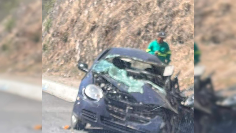 Accidente automovilístico en la autopista Morelia-Lázaro Cárdenas deja un herido