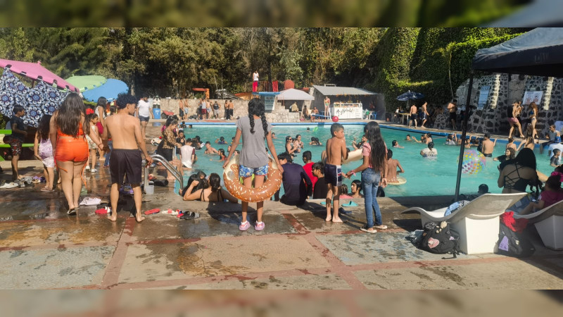 Toda una tradición acudir en familia en Semana Santa a los balnearios