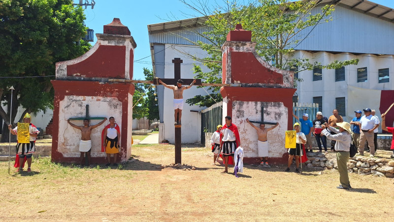Internos del Cereso de Mérida participaron en representación de Viacrucis 
