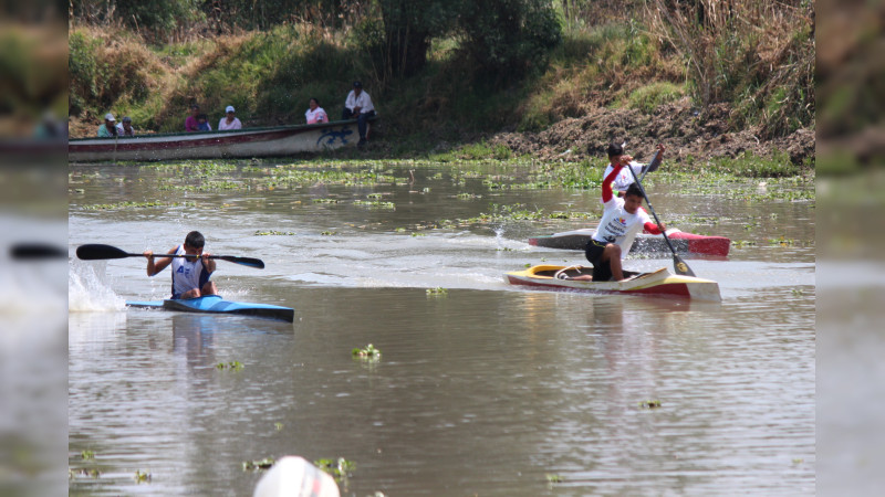 Por falta de agua en Lago de Pátzcuaro, suspenden la tradicional Regata en Urandén