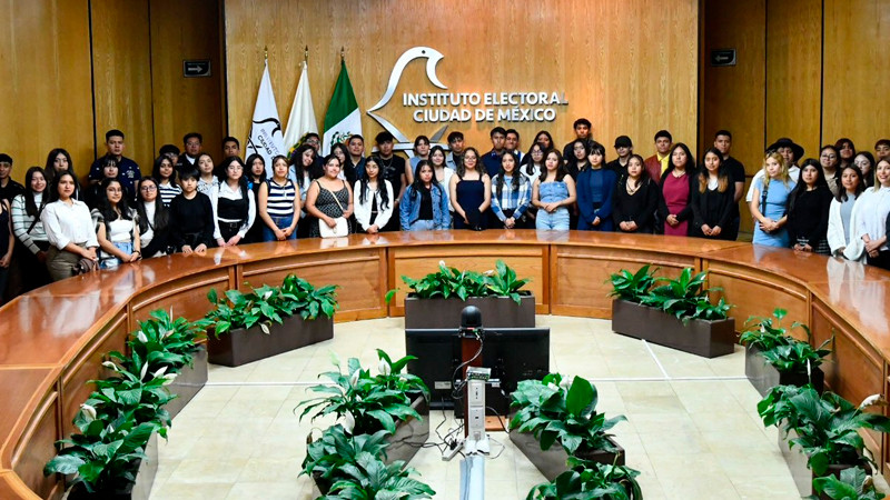 Se mantiene propaganda en postes de la CDMX; partidos modifican acuerdo del IECM 