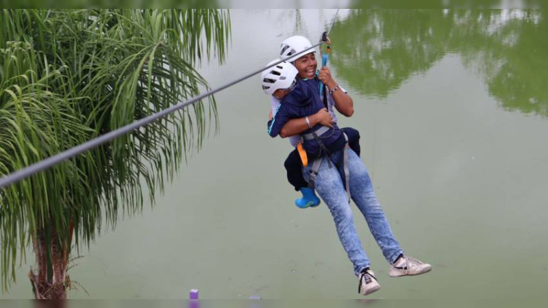 Llénate de adrenalina pura lanzándote de la tirolesa del Zoo de Morelia 