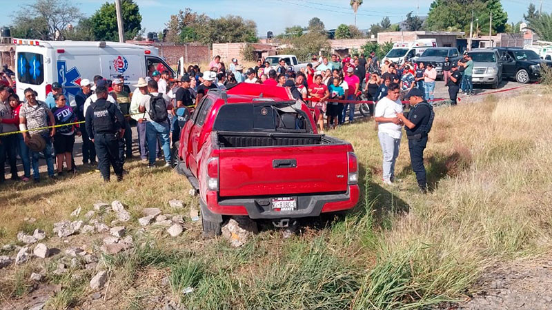 Mueren cinco personas en accidente automovilístico en Vistahermosa, Michoacán