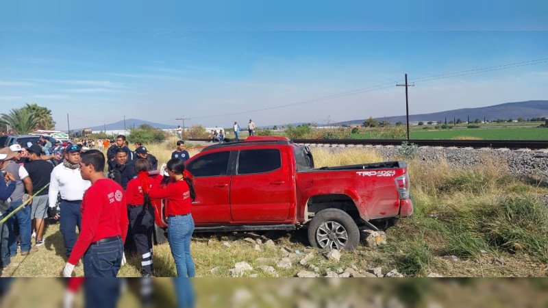 Mueren cinco personas en accidente automovilístico en Vistahermosa, Michoacán