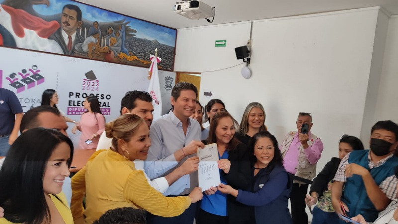 Se registra Alfonso Martínez ante el IEM como candidato por Morelia, abandera al PAN-PRD 