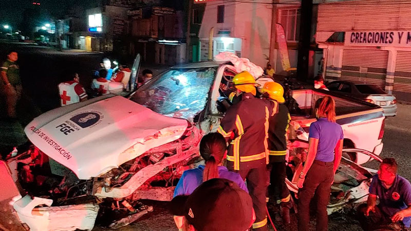 Policía resulta lesionado al chocar con su camioneta, en Lázaro Cárdenas, Michoacán 