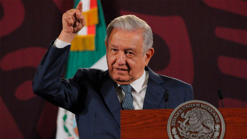 AMLO advierte que un magistrado del Tribunal Electoral quiere ‘prohibir’ la venta de su libro 