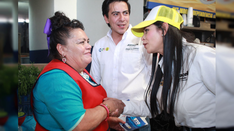 Con comerciantes, asume Araceli Saucedo el compromiso de potenciar su desarrollo 