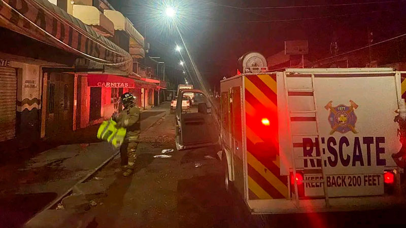 Desconocidos lanzan bombas molotov contra negocio en Uruapan, Michoacán 